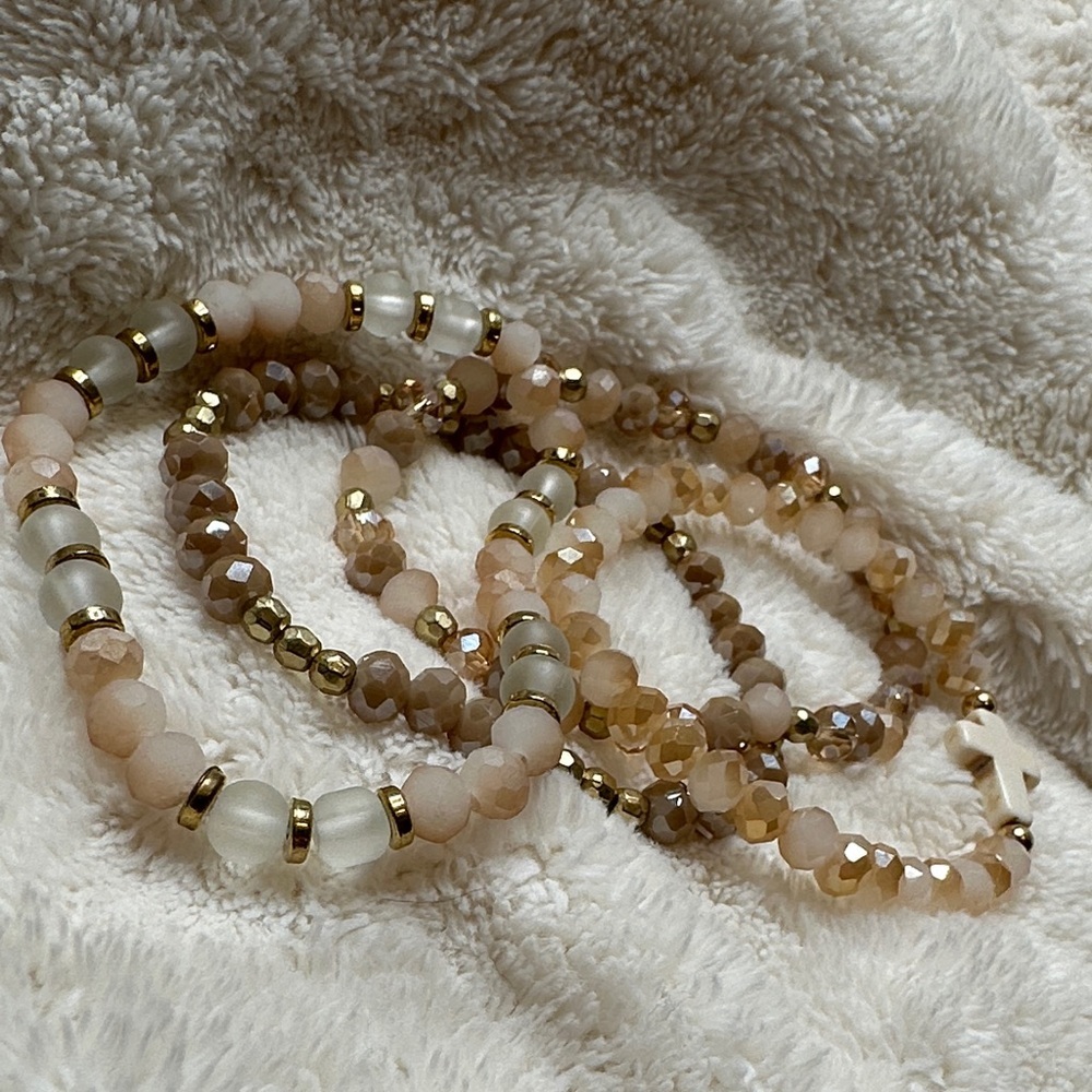 Beaded Bracelets Pretty Pink & Peachy Gold Mauve Set of 4 with Cross Charm NWOT - Picture 2 of 16
